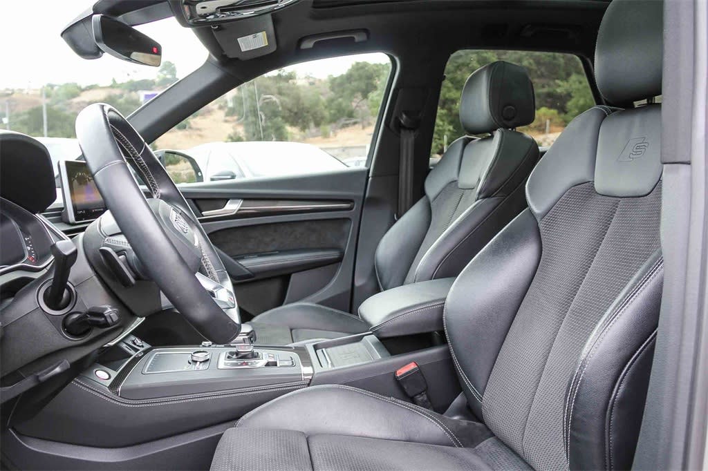 Thumbnail: 2020 Audi SQ5 - 10