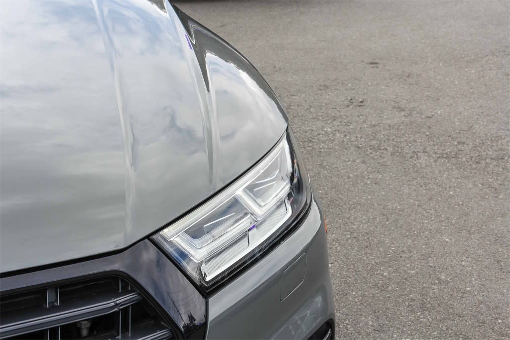 Thumbnail: 2020 Audi SQ5 - 16