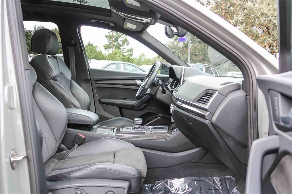 Thumbnail: 2020 Audi SQ5 - 9