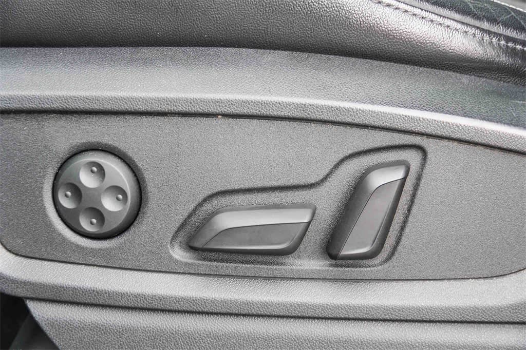 Thumbnail: 2020 Audi SQ5 - 25