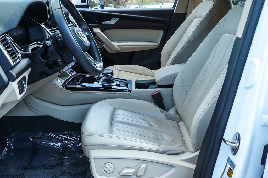 Thumbnail: 2023 Audi Q5 - 10