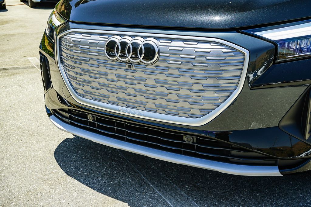 Thumbnail: 2023 Audi Q4 e-tron - 6