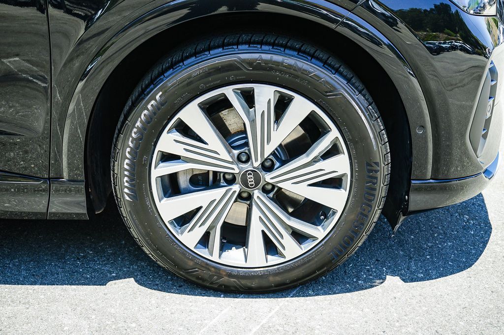 Thumbnail: 2023 Audi Q4 e-tron - 7