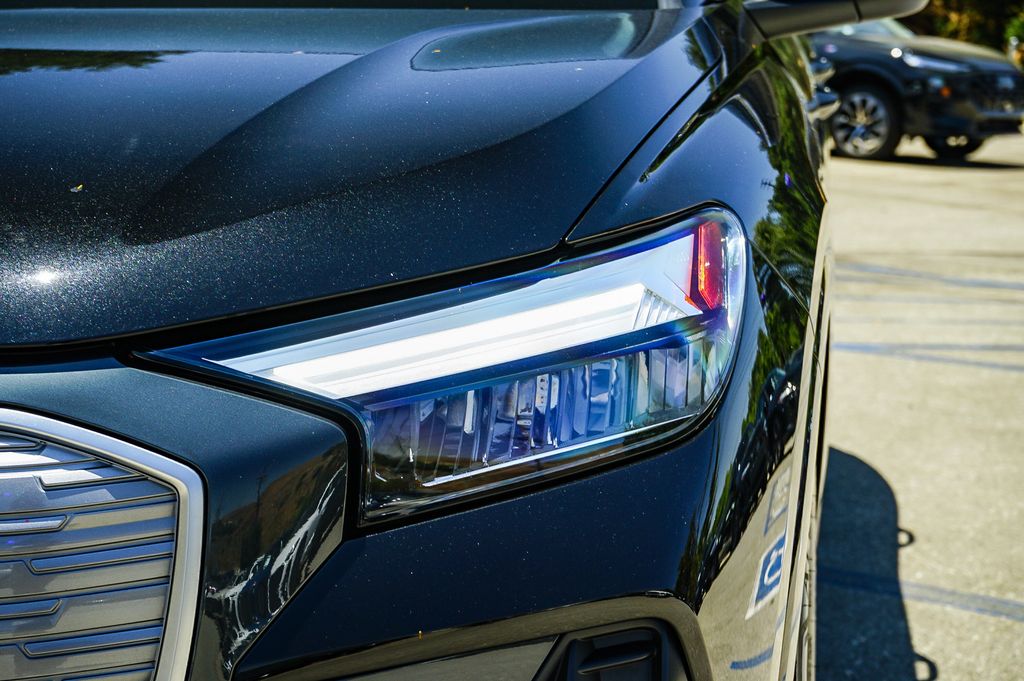 Thumbnail: 2023 Audi Q4 e-tron - 21