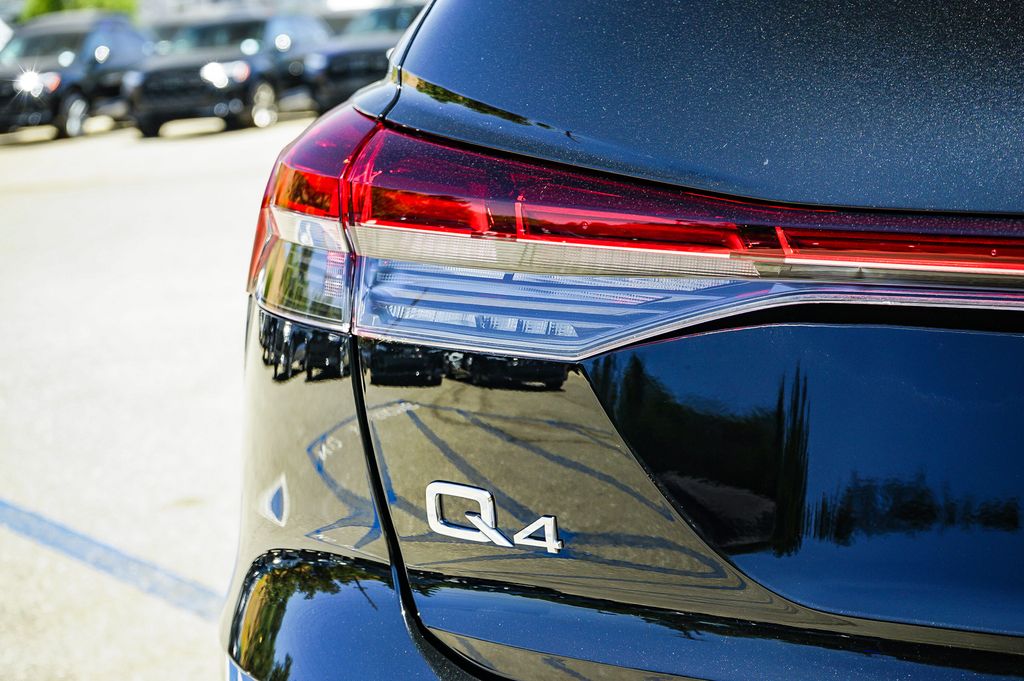 Thumbnail: 2023 Audi Q4 e-tron - 22