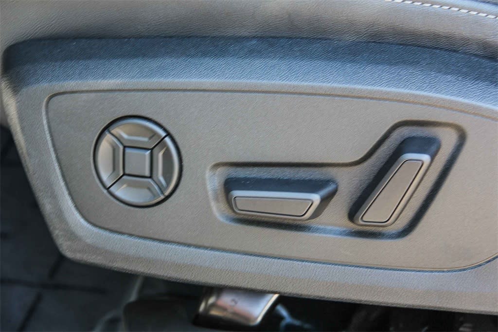 Thumbnail: 2023 Audi Q4 e-tron - 27