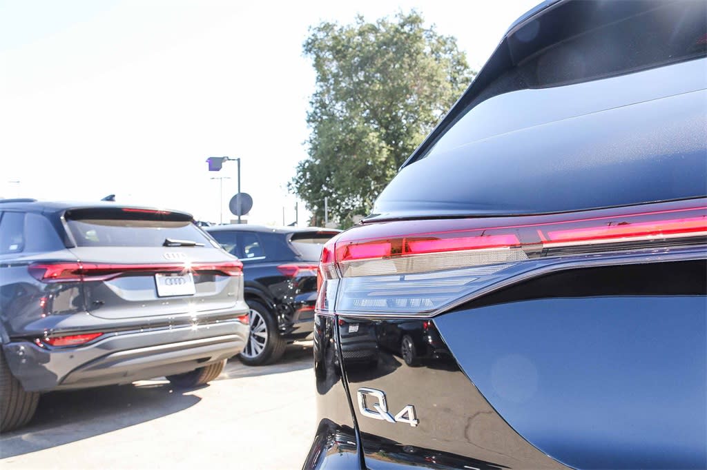 Thumbnail: 2023 Audi Q4 e-tron - 24