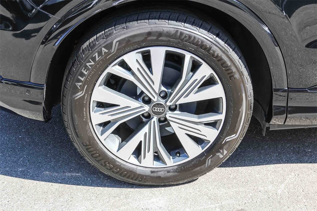 Thumbnail: 2023 Audi Q4 e-tron - 23