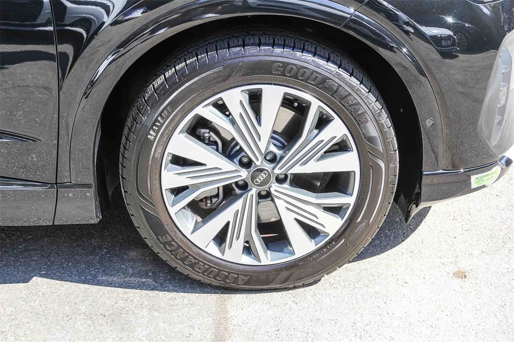 Thumbnail: 2023 Audi Q4 e-tron - 7
