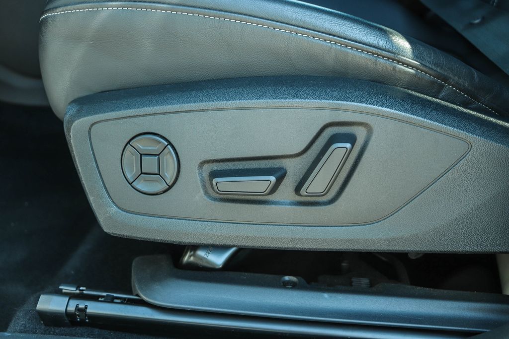 Thumbnail: 2023 Audi Q4 e-tron - 26