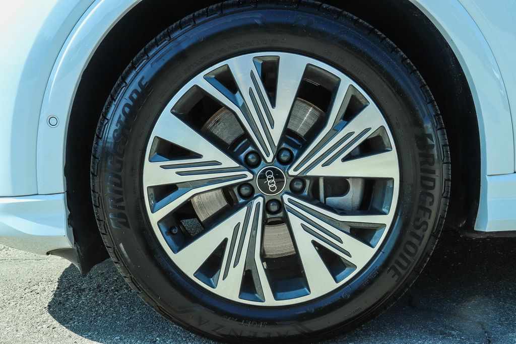 Thumbnail: 2023 Audi Q4 e-tron - 6