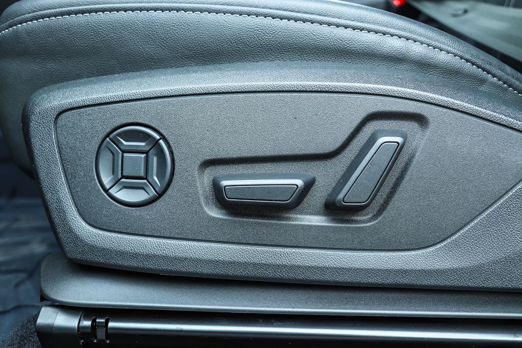 Thumbnail: 2023 Audi Q4 e-tron - 30
