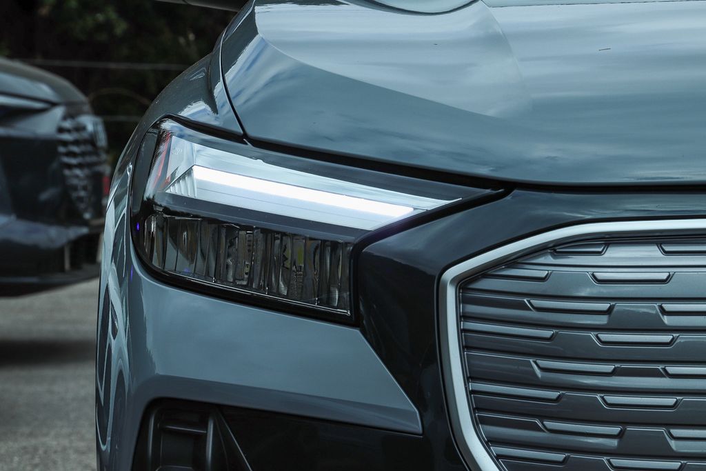 Thumbnail: 2023 Audi Q4 e-tron - 21