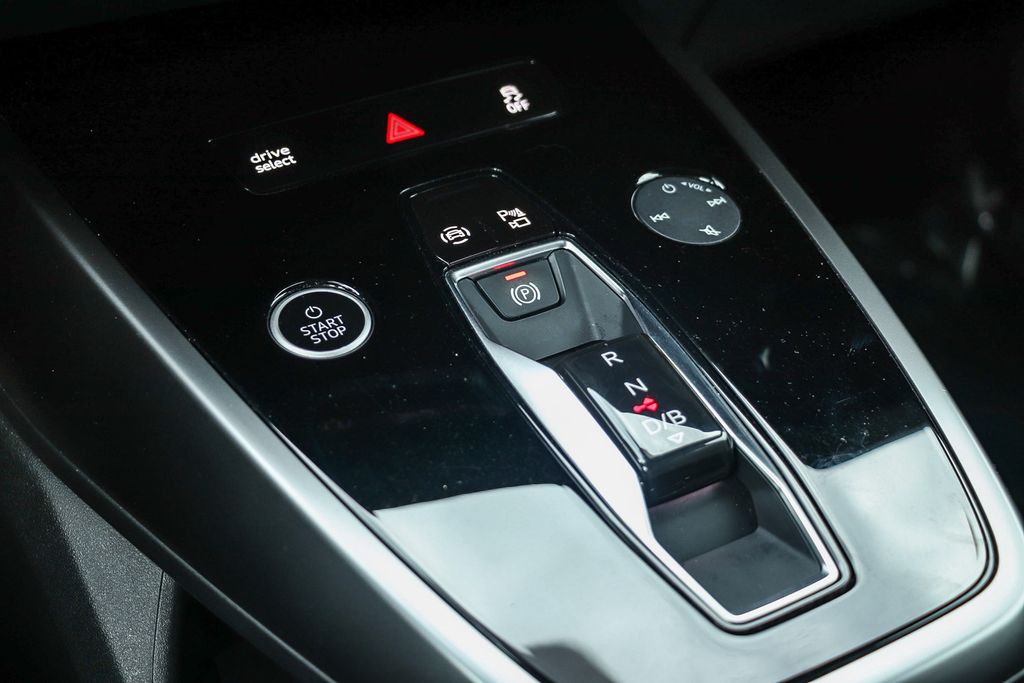 Thumbnail: 2023 Audi Q4 e-tron - 14