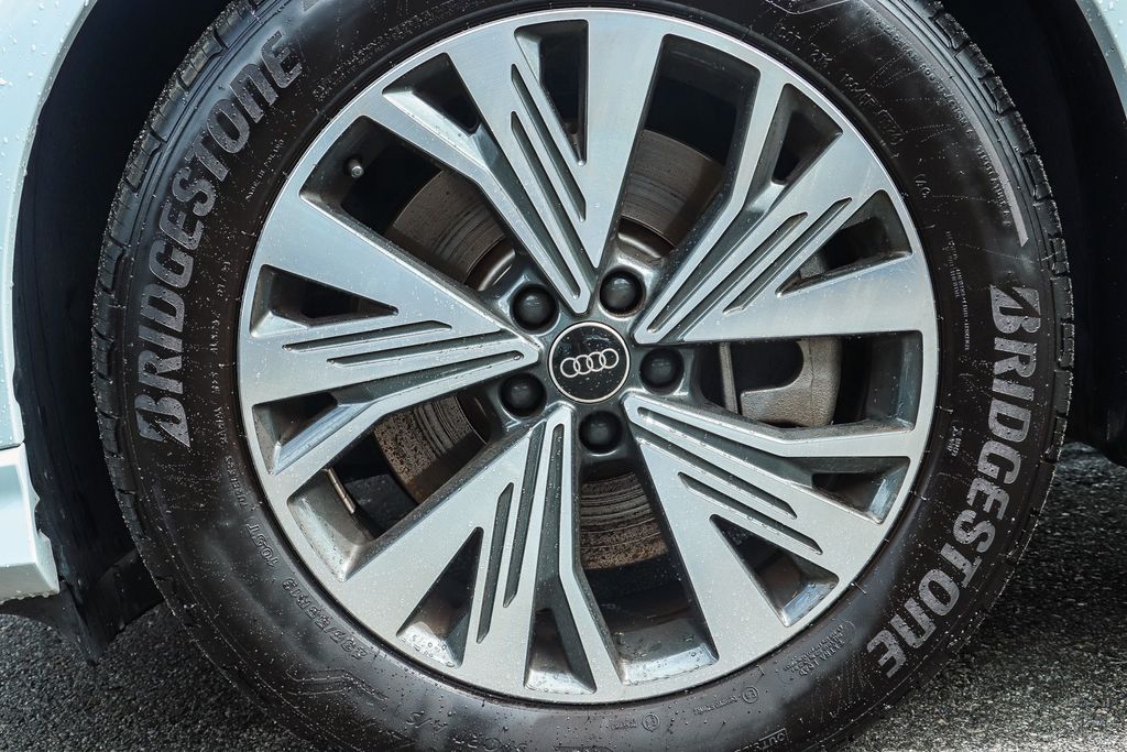 Thumbnail: 2023 Audi Q4 e-tron - 22