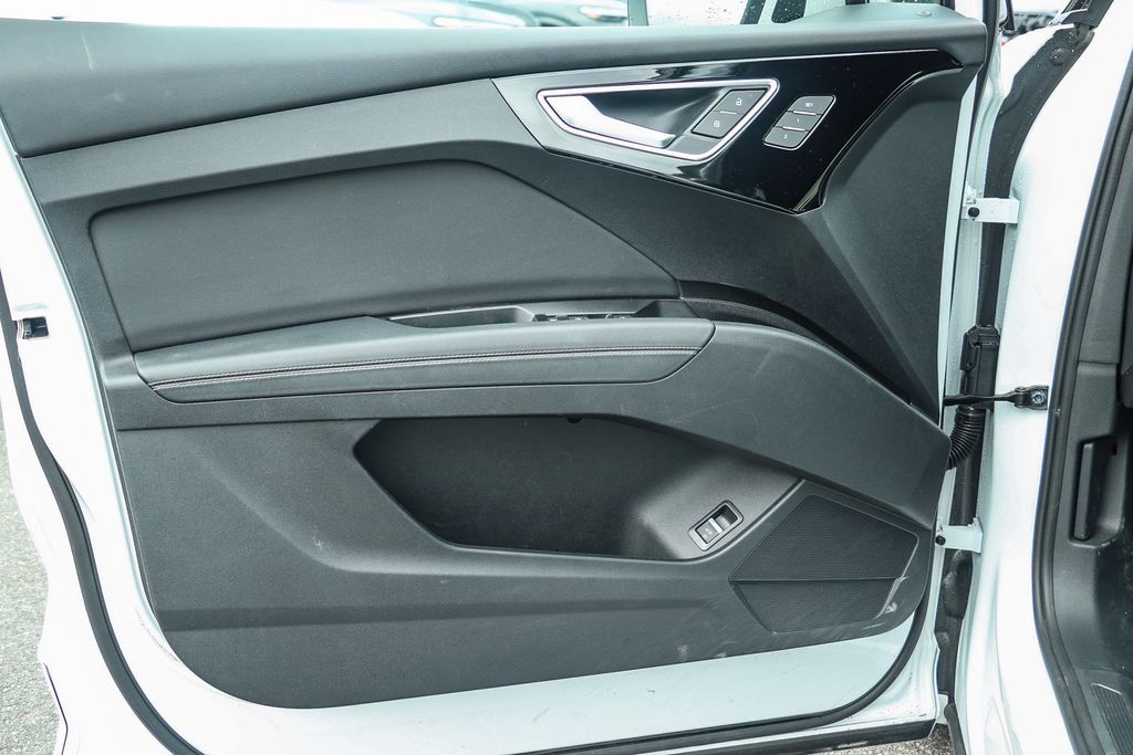 Thumbnail: 2023 Audi Q4 e-tron - 26