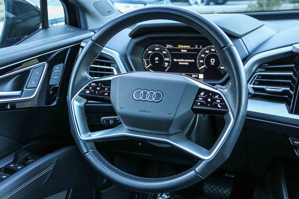 Thumbnail: 2023 Audi Q4 e-tron - 8