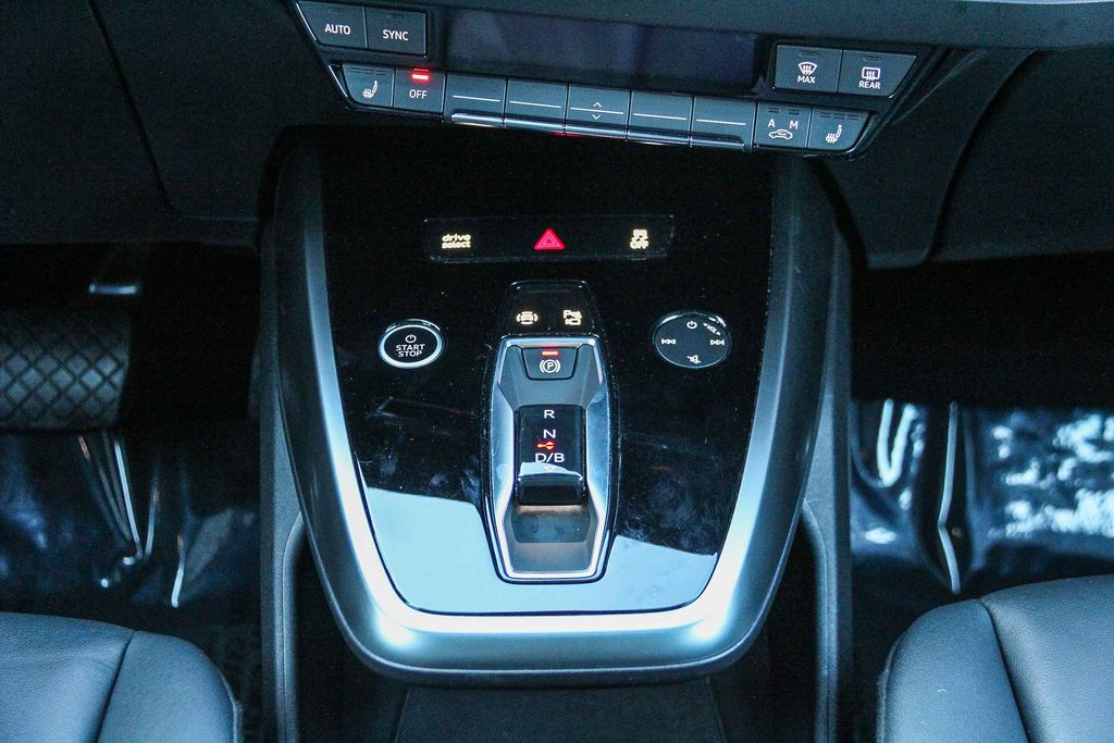 Thumbnail: 2023 Audi Q4 e-tron - 13