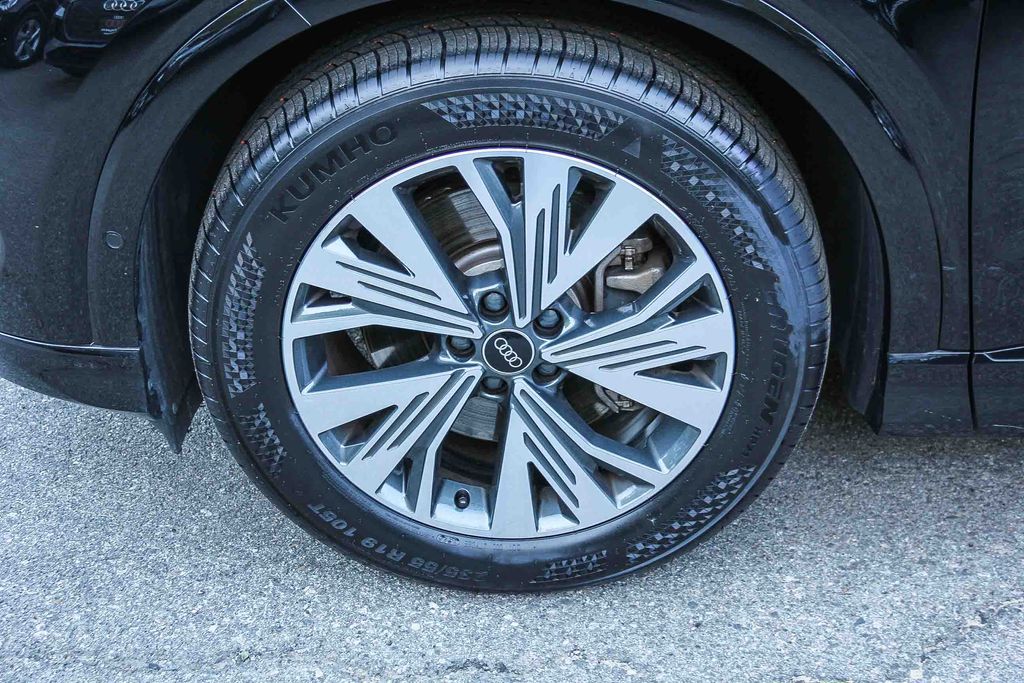 Thumbnail: 2023 Audi Q4 e-tron - 6