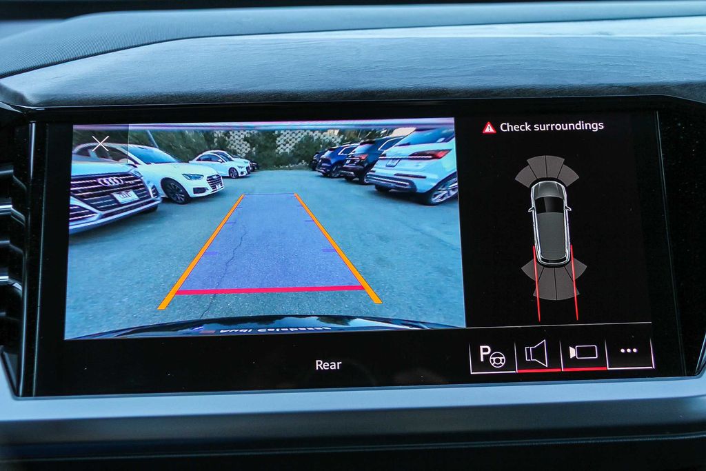 Thumbnail: 2023 Audi Q4 e-tron - 27