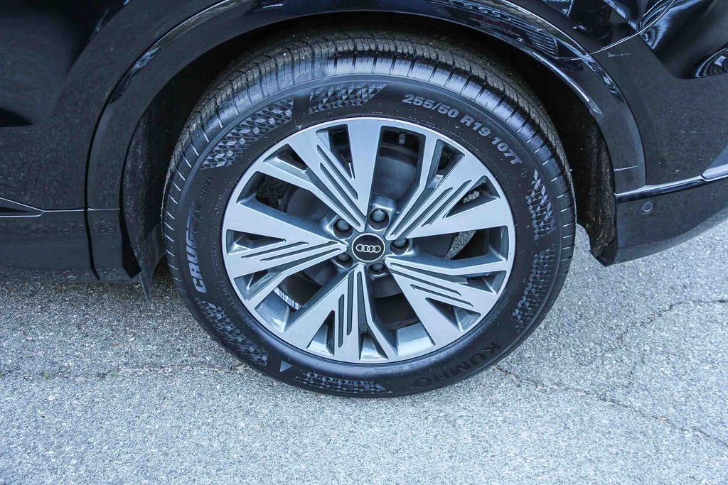 Thumbnail: 2023 Audi Q4 e-tron - 21