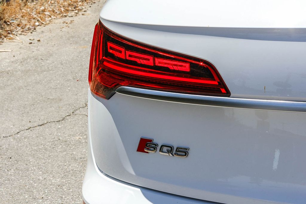 Thumbnail: 2023 Audi SQ5 - 22