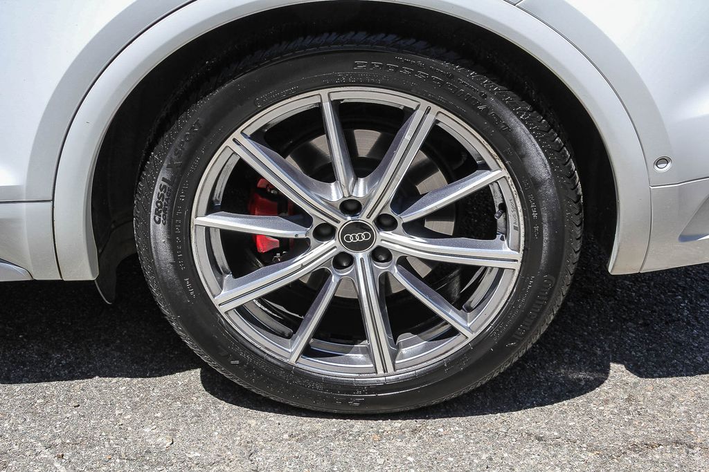 Thumbnail: 2023 Audi SQ5 - 21