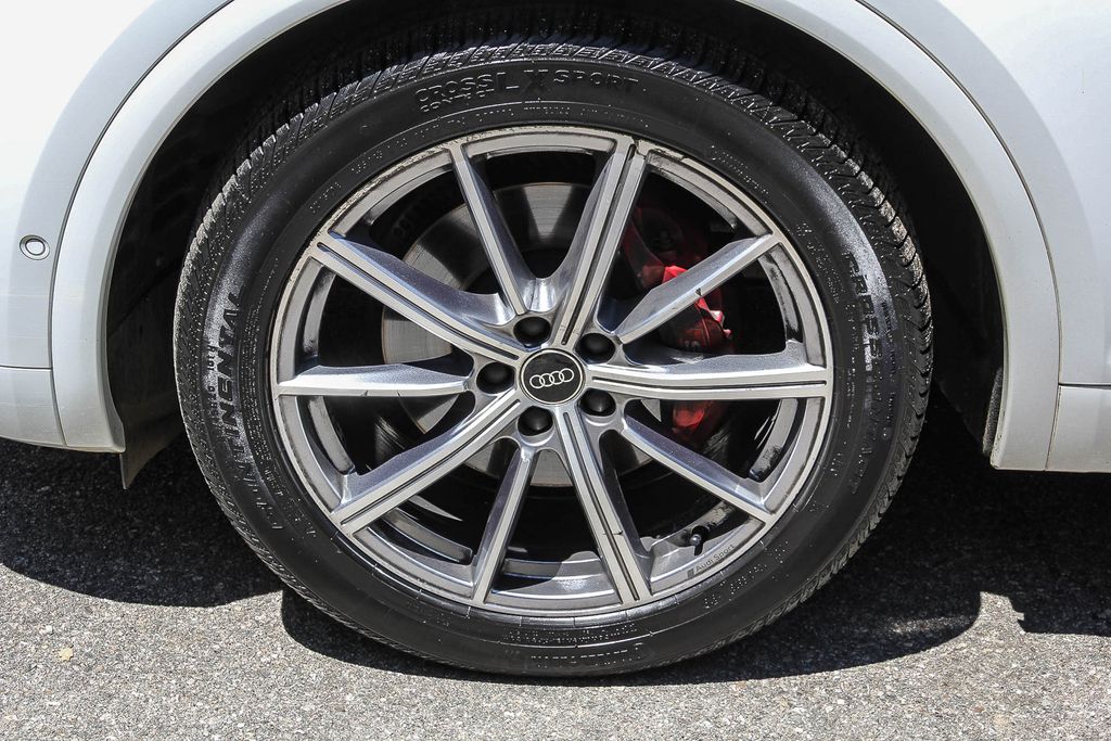 Thumbnail: 2023 Audi SQ5 - 6