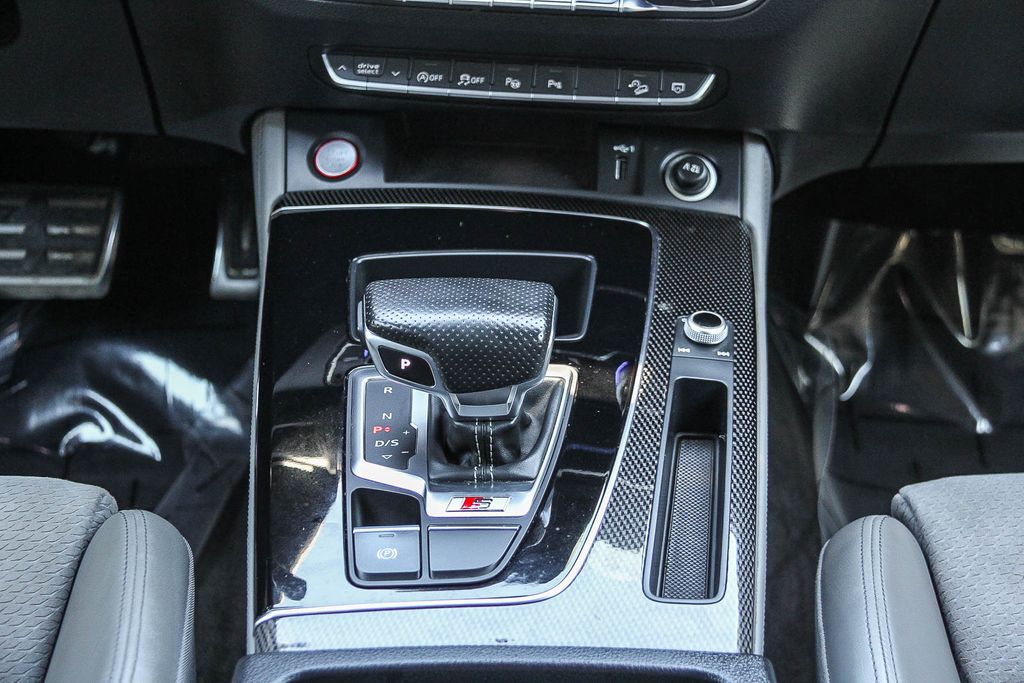 Thumbnail: 2023 Audi SQ5 - 13