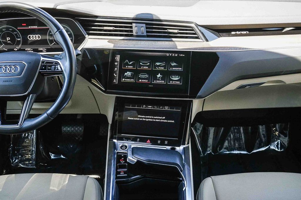 Thumbnail: 2024 Audi Q8 e-tron - 9
