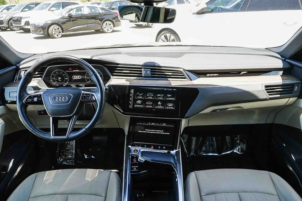 Thumbnail: 2024 Audi Q8 e-tron - 2