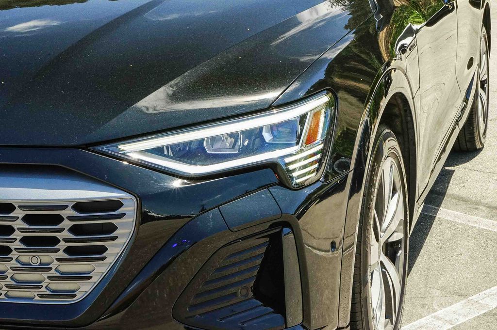 Thumbnail: 2024 Audi Q8 e-tron - 21