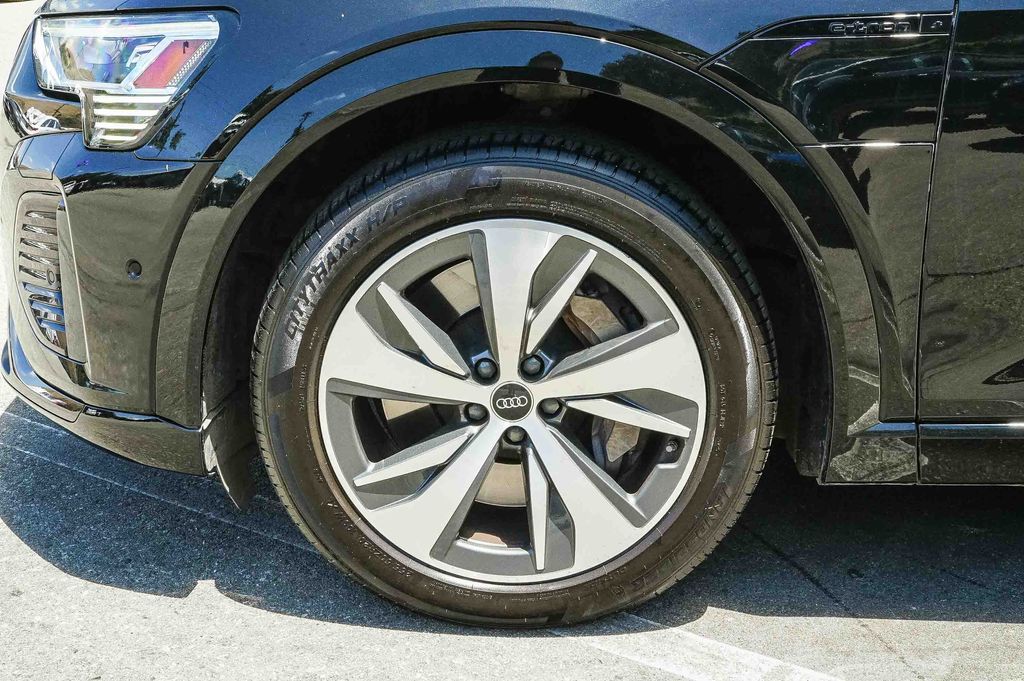 Thumbnail: 2024 Audi Q8 e-tron - 7