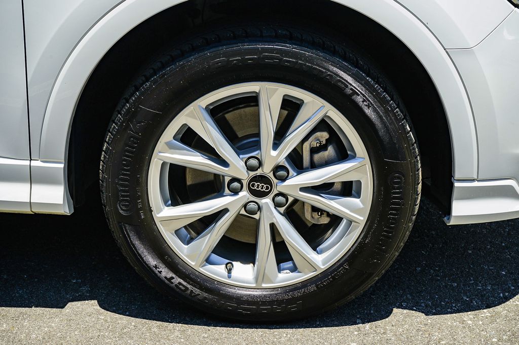 Thumbnail: 2023 Audi Q3 - 6