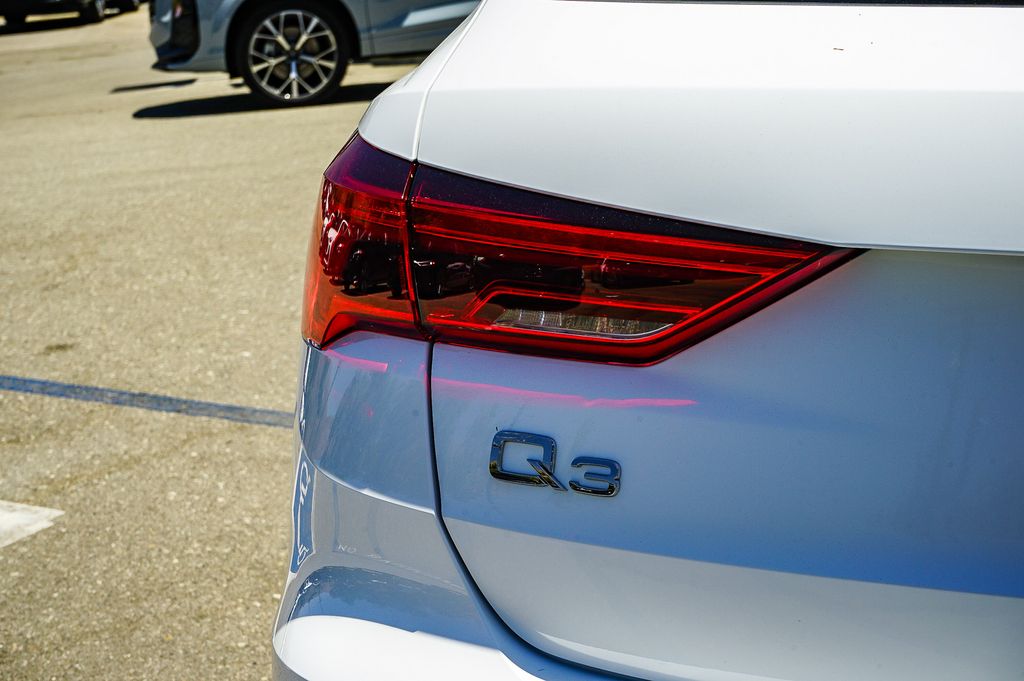 Thumbnail: 2023 Audi Q3 - 21