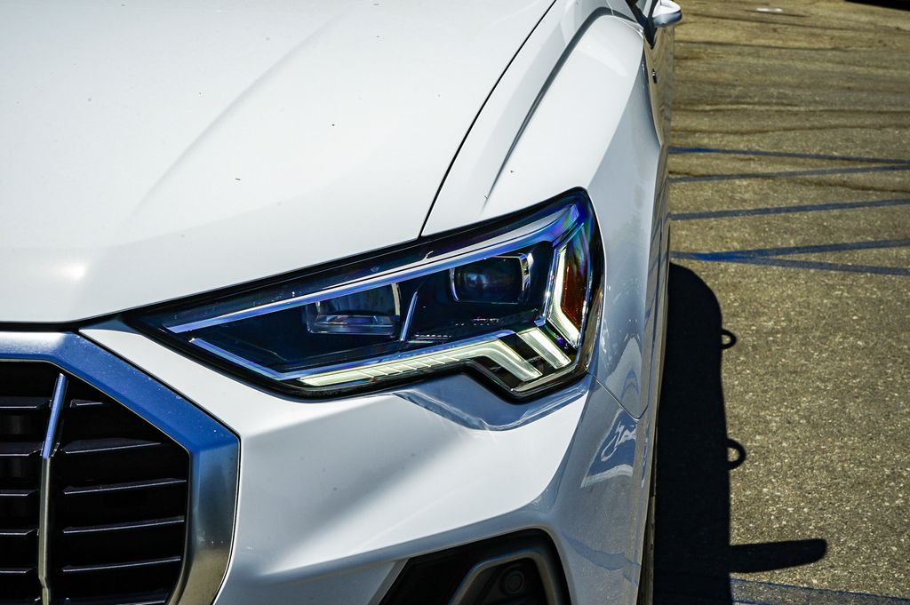 Thumbnail: 2023 Audi Q3 - 19