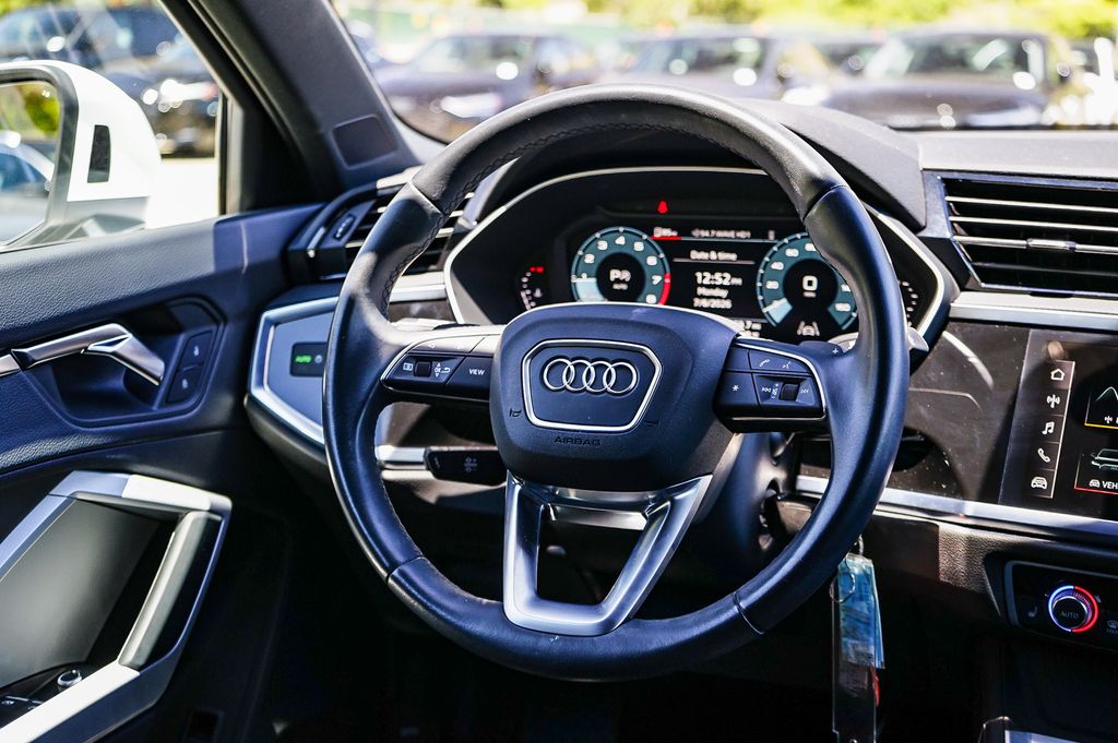 Thumbnail: 2023 Audi Q3 - 11