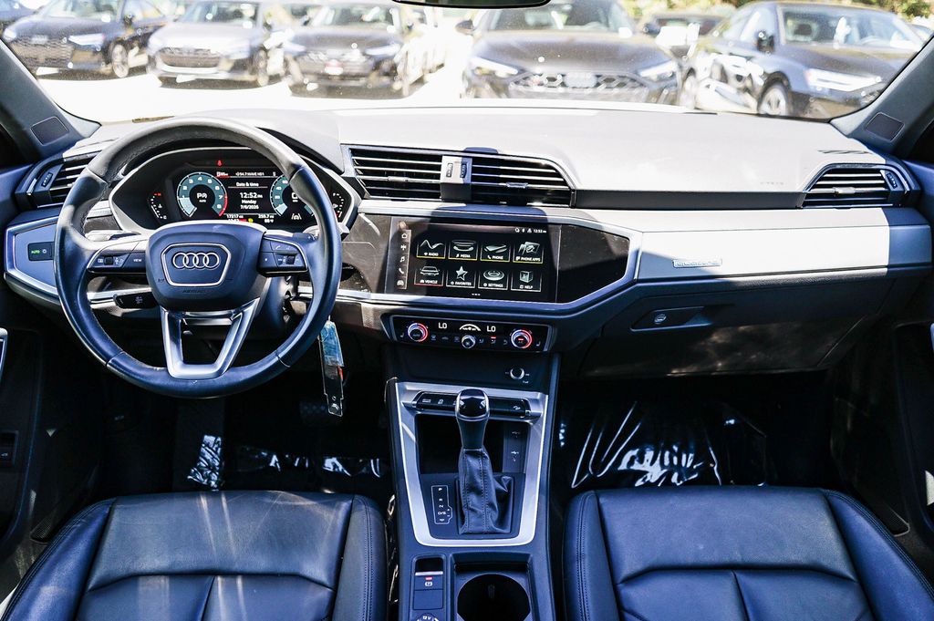 Thumbnail: 2023 Audi Q3 - 2