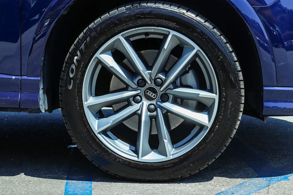 Thumbnail: 2023 Audi Q3 - 6
