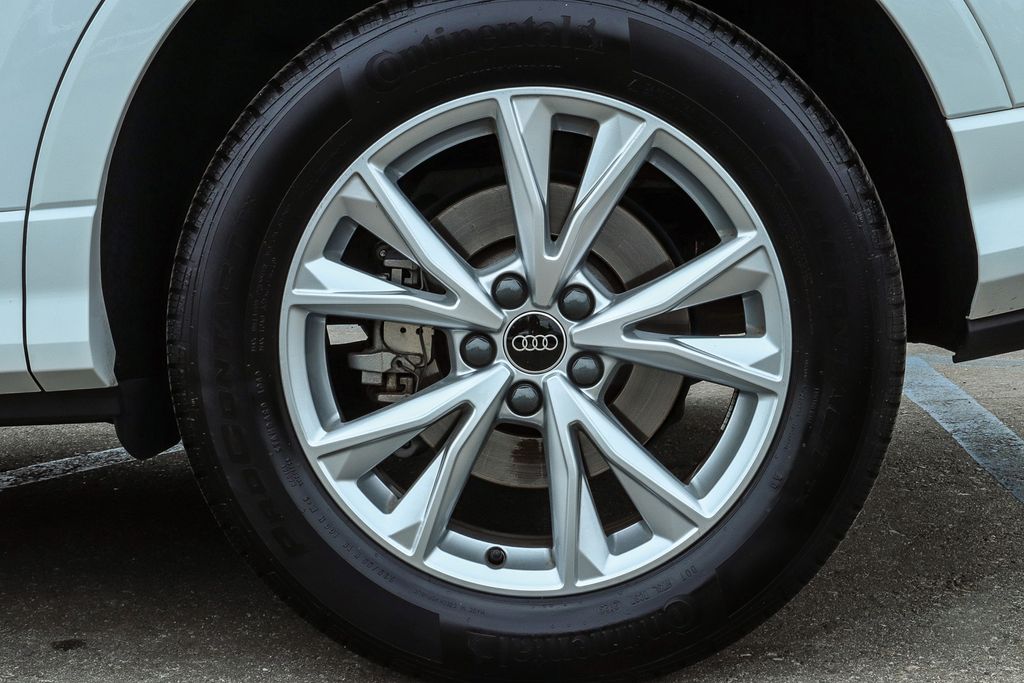Thumbnail: 2023 Audi Q3 - 6
