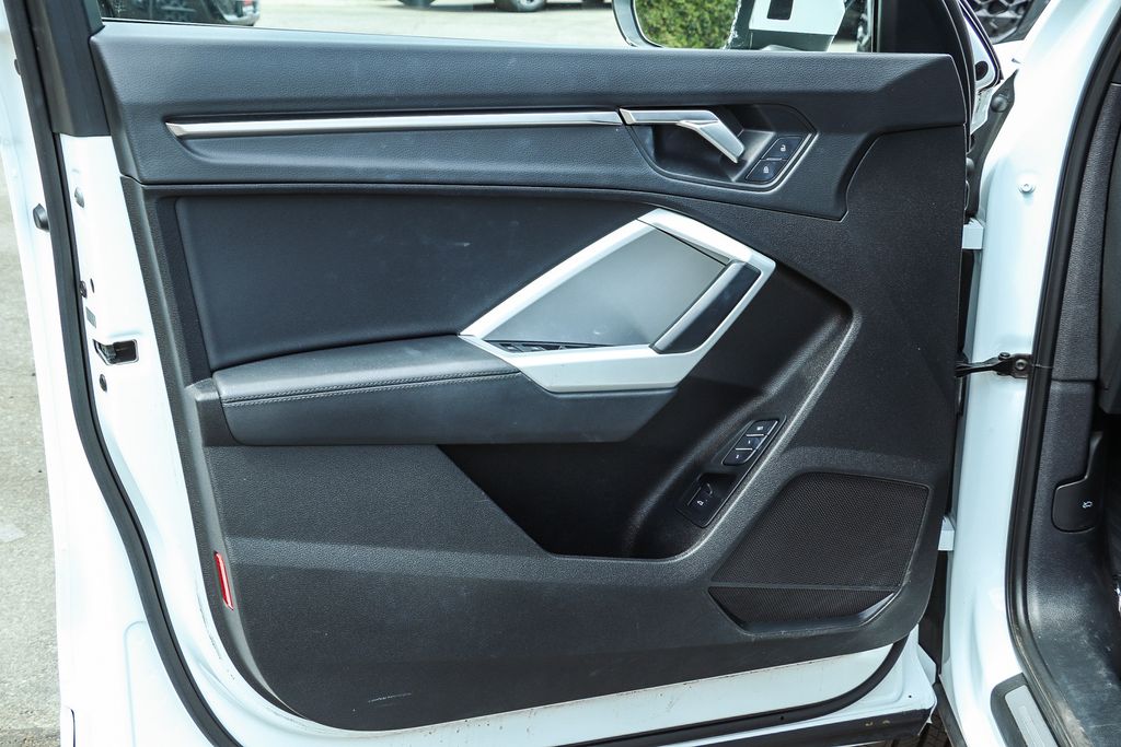 Thumbnail: 2023 Audi Q3 - 27