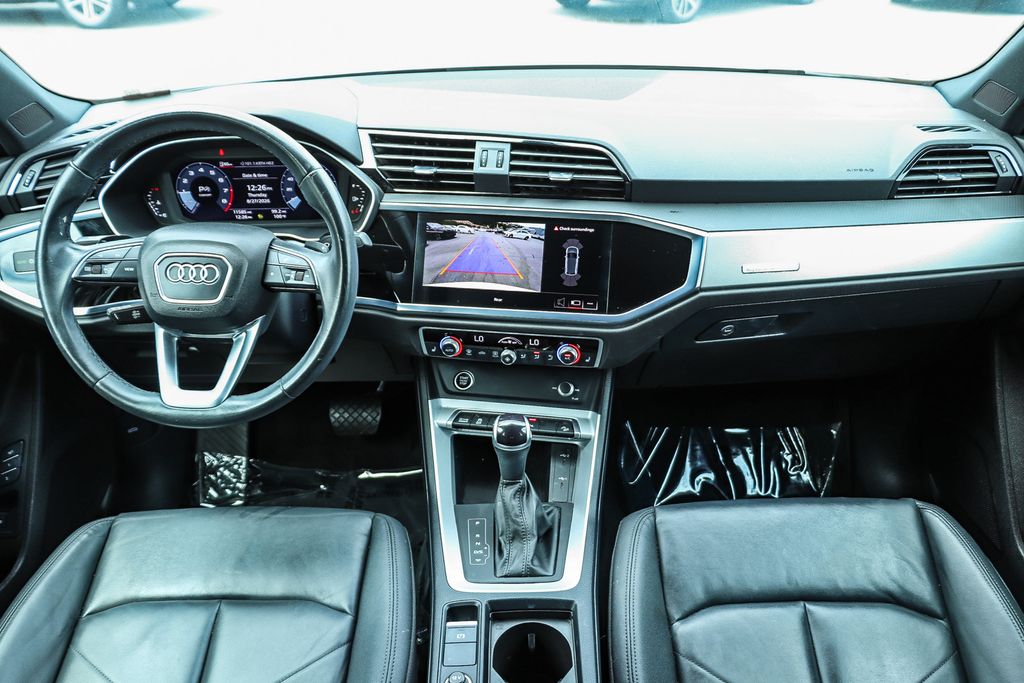 Thumbnail: 2023 Audi Q3 - 2