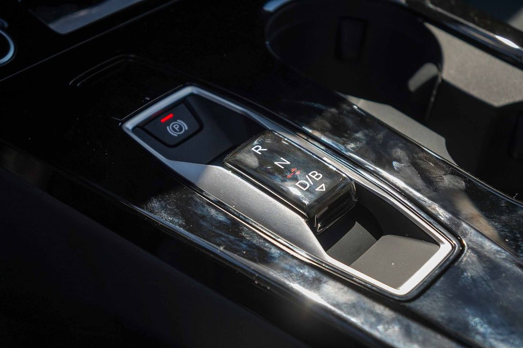 Thumbnail: 2027 Audi Q6 e-tron - 12
