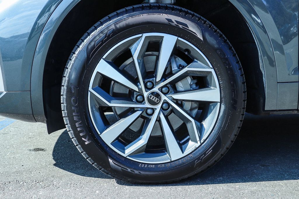 Thumbnail: 2023 Audi Q5 - 6