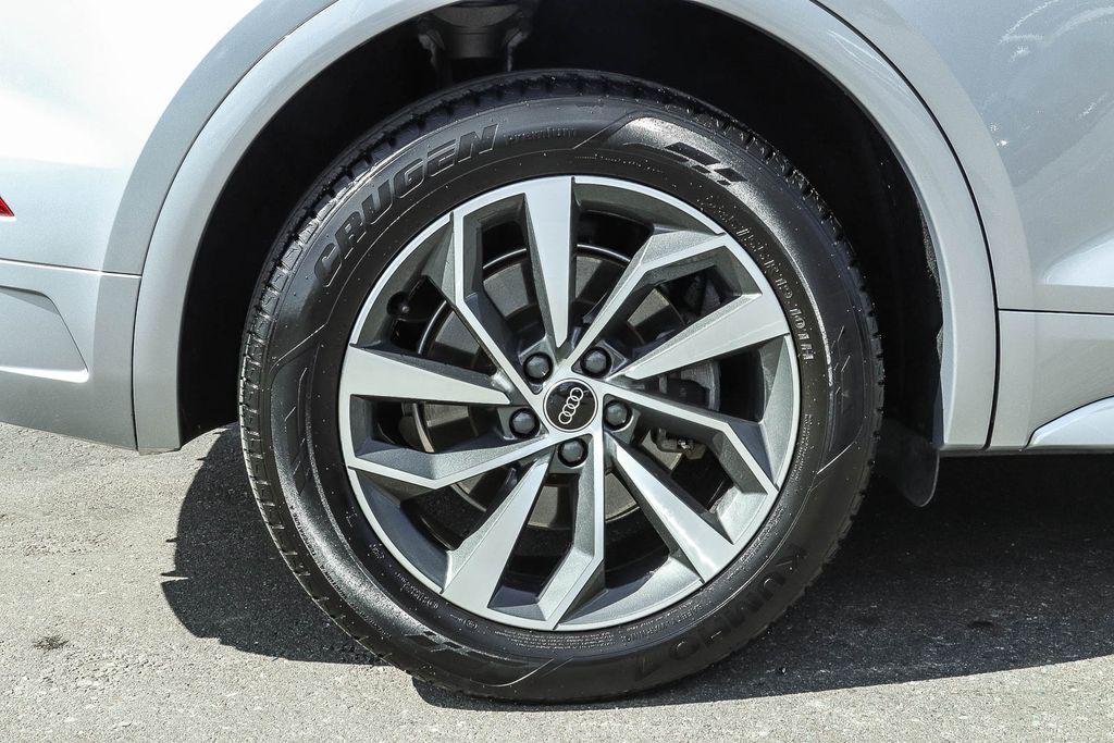 Thumbnail: 2023 Audi Q5 - 6