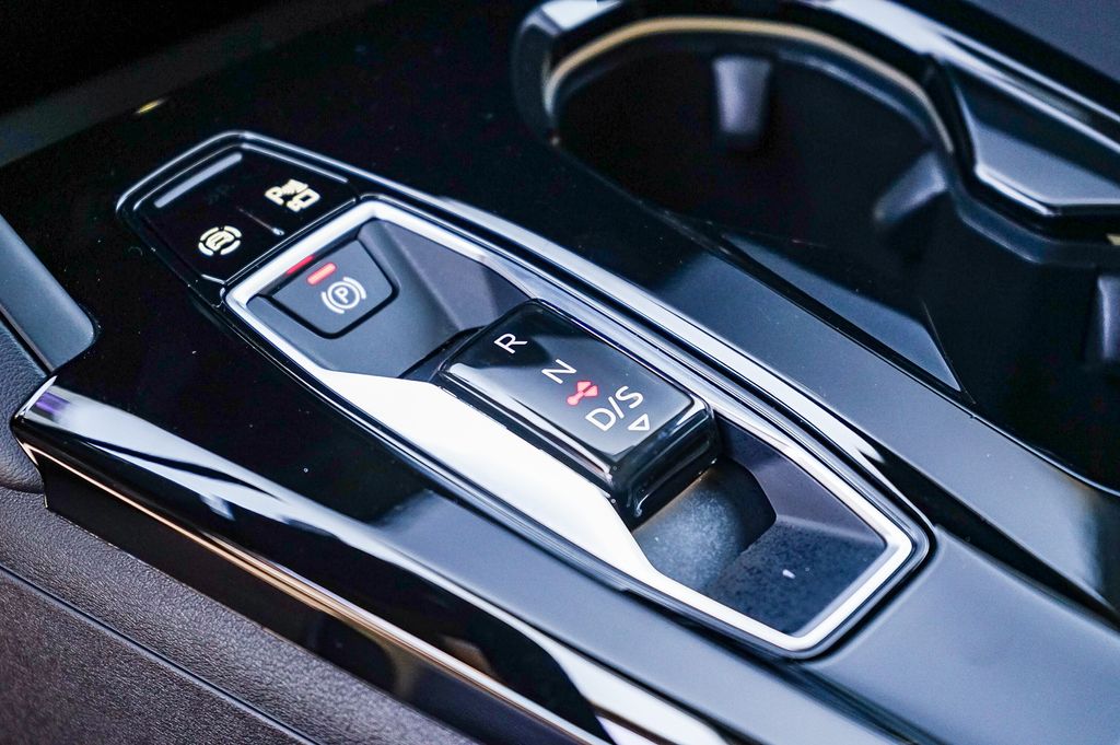 Thumbnail: 2025 Audi Q5 - 6