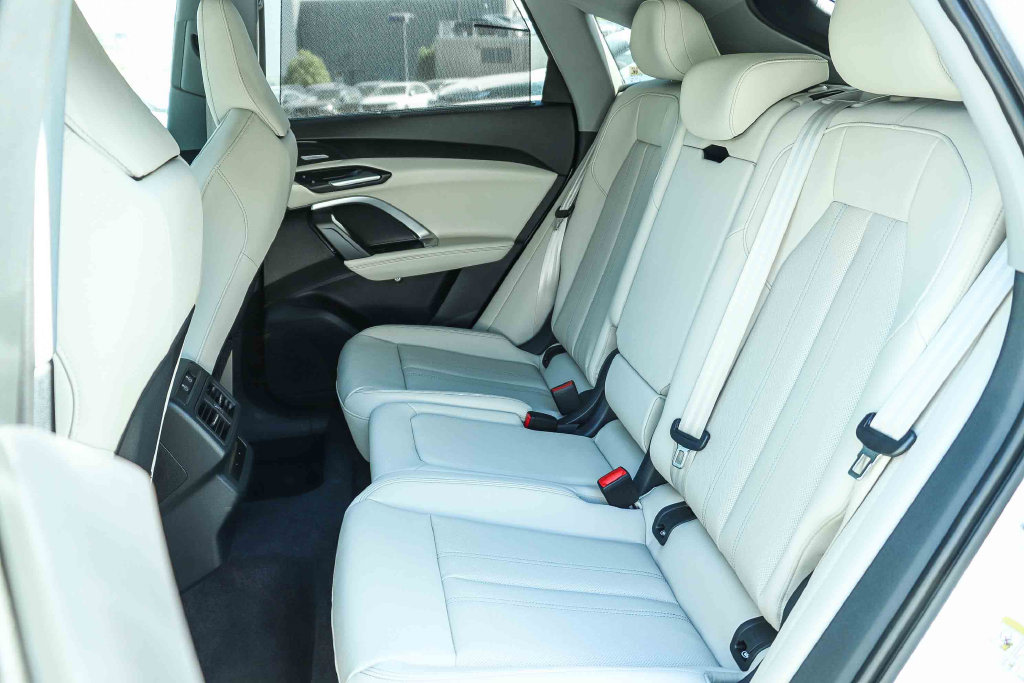 Thumbnail: 2026 Audi Q5 - 11
