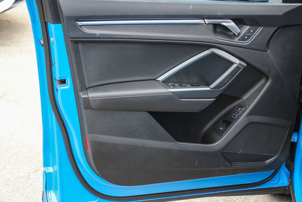 Thumbnail: 2023 Audi Q3 - 26