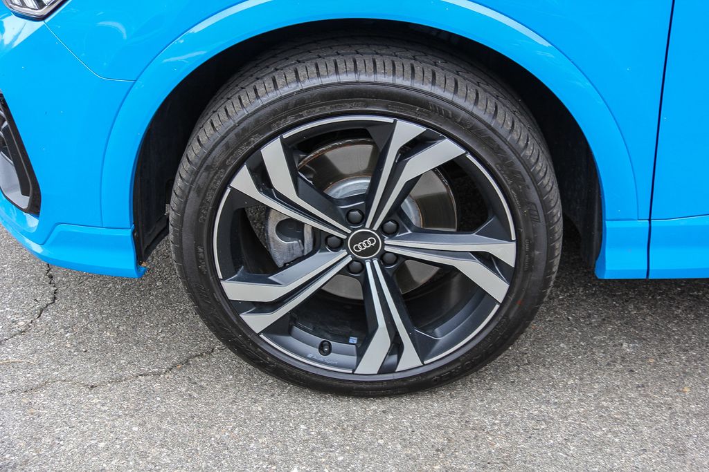 Thumbnail: 2023 Audi Q3 - 6