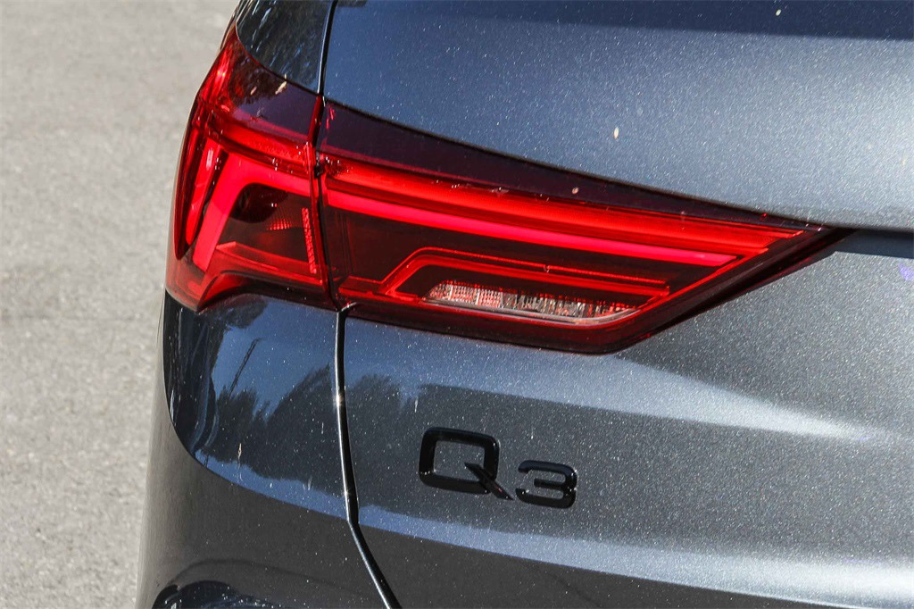 Thumbnail: 2025 Audi Q3 - 22